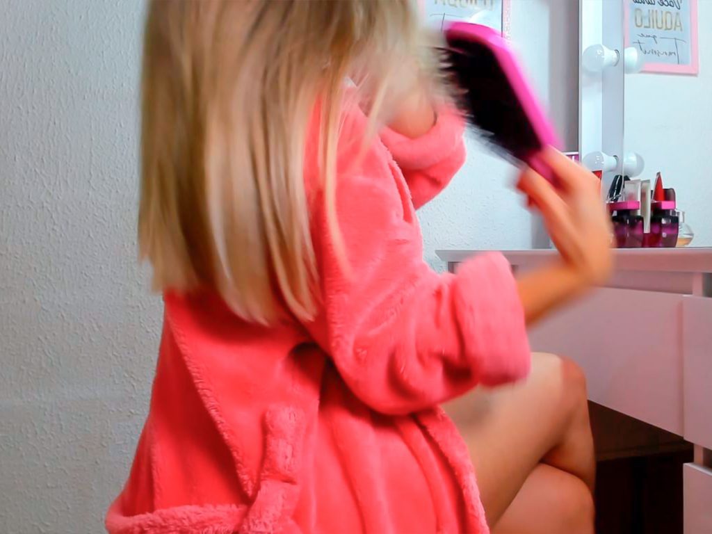 Capa de Esqueci a cam ligada enquanto me arrumava