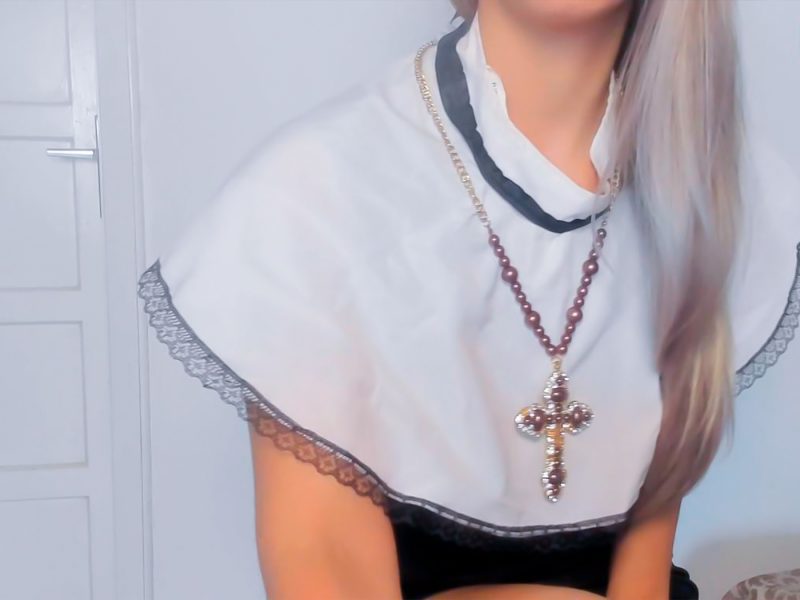 Freira safada com uma surpresinha